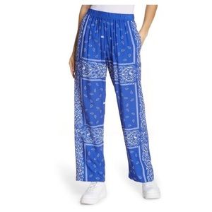 Blue bandana print pants